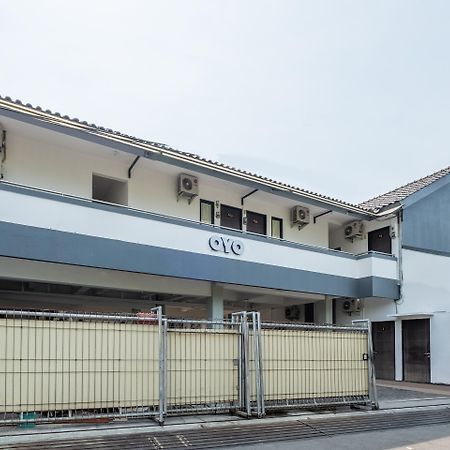 Oyo 1460 Anyelir Residence Cirebon Exteriör bild