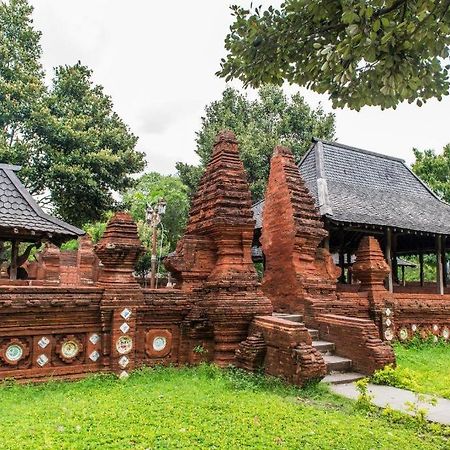 Oyo 1460 Anyelir Residence Cirebon Exteriör bild