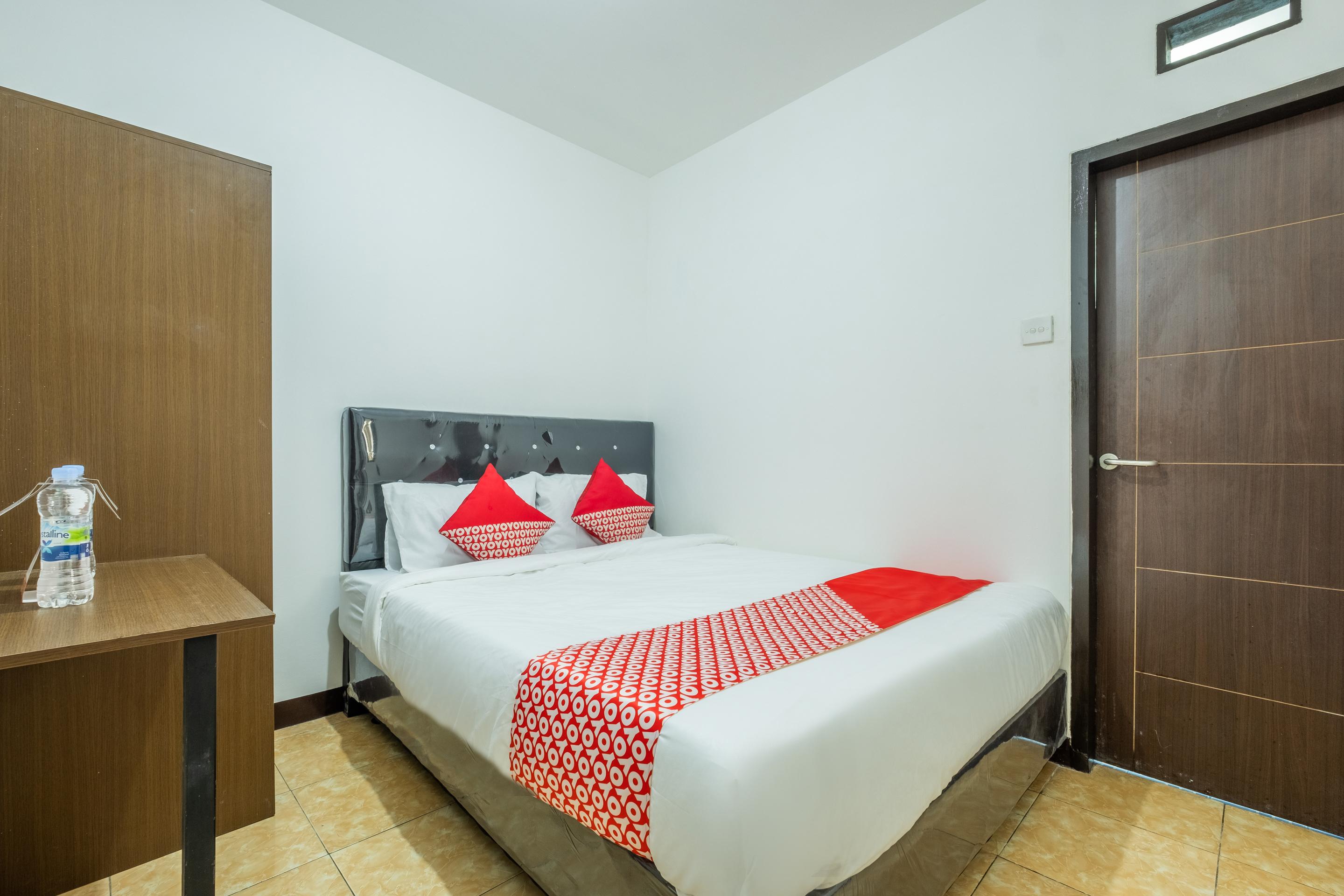 Oyo 1460 Anyelir Residence Cirebon Exteriör bild