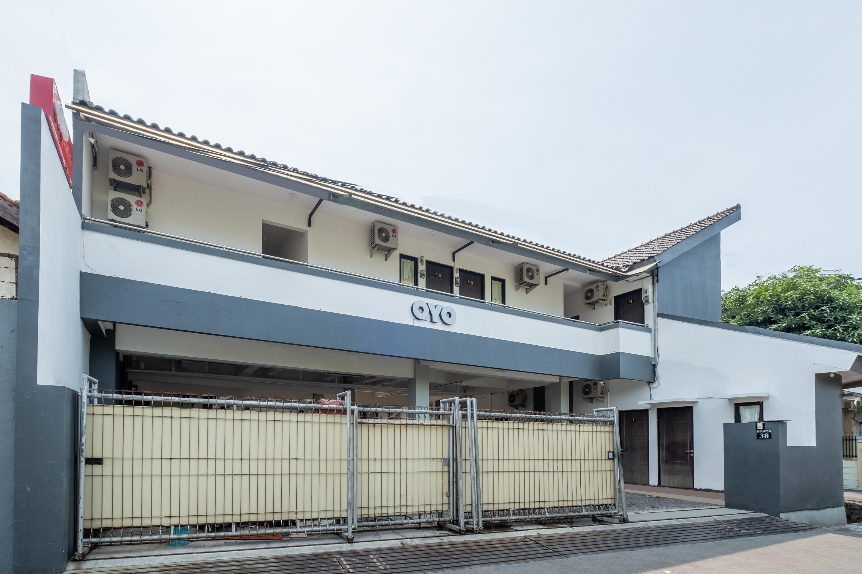 Oyo 1460 Anyelir Residence Cirebon Exteriör bild
